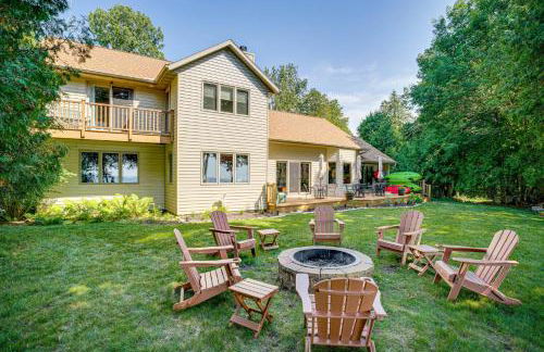 Sturgeon Bay Hideaway with Direct Water Access! - Photo 2