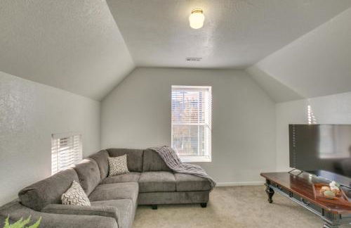 1 Block to Town! Convenient Logan Apartment - Foto 8