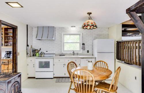 Family Lakeside Escape with Private Beach and Calm Waters - Foto 21