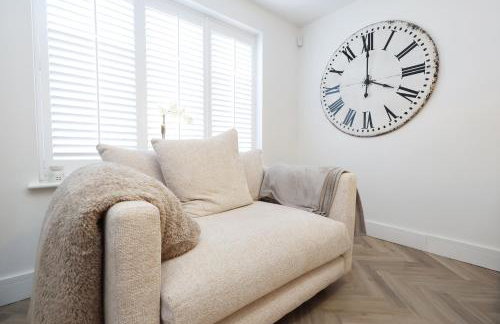 Contractor 4 Bed 3 Bath House Near Airport Parking Barry Island with Parking - Foto 63