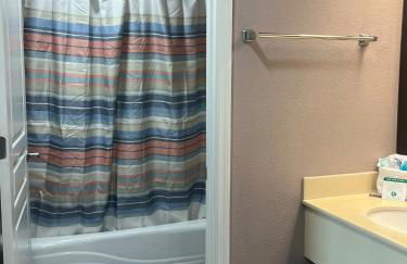 Renovated Condo near Disney Free Shuttle to Parks - Foto 12