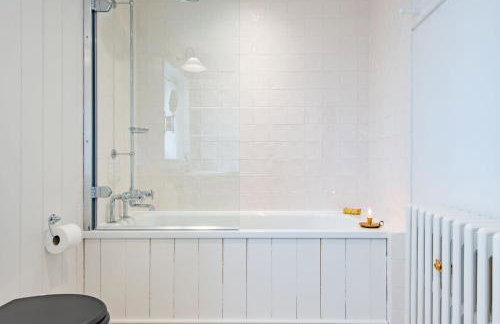 West Cottage by Bloom Stays - Photo 21