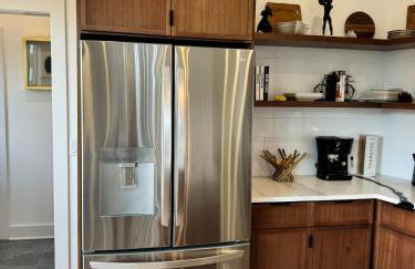 Modern Lakeview Home with Private Dock Sleeps 5 - Foto 14