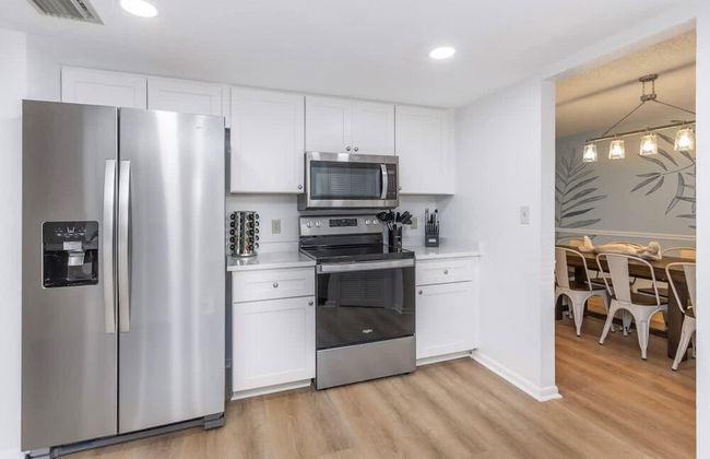 Fun Family-friendly Modern Beach Home With Pool - Photo 33