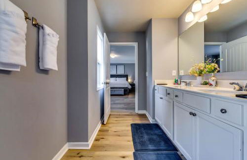 Open Plan Arcade Home with Natural Hardwoods Sleeps 10 - Foto 38