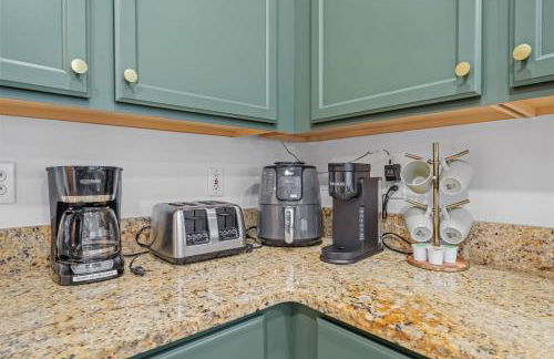 Stunning 4-bedroom Villa w/ Pool - Close to Disney Parks and Gulf Courses! - Photo 13