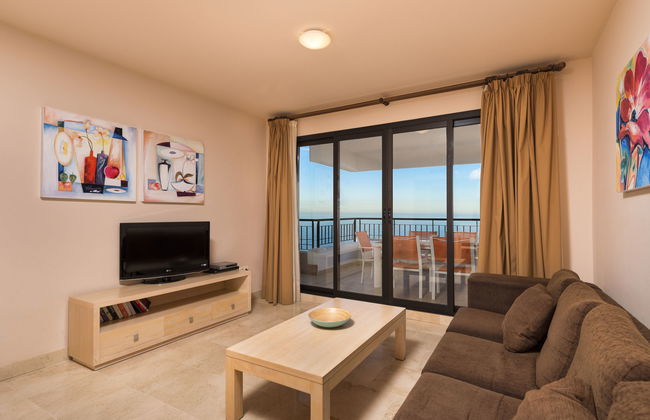 Front Amazing - Photo 4