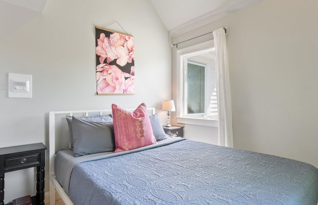 Beautiful Home on a Quiet Lot, Sleeps 14, Treehouse & Game Room! - Foto 3