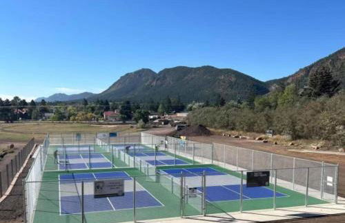 Picturesque Pueblo at Palmer Lake Sleeps 14 - Foto 49