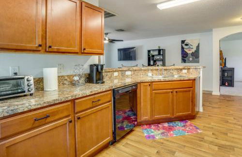 Tavares Retreat with Covered Patio and Private Yard - Foto 7