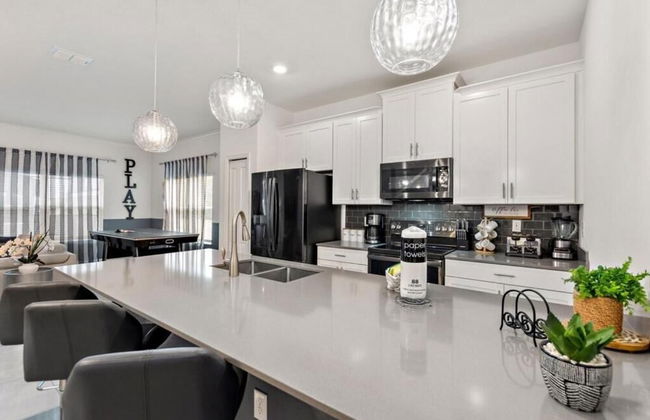 Gorgeous 4 Bd w Pool at Storey Lake Resort 4277 - Photo 25