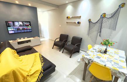 Santos - Gonzaga - Apartamento completo 1 quadra da praia - Foto 1