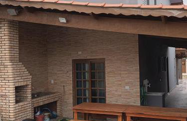 Casa de praia com piscina, para 15 pessoas, com 5 vagas de garagem - Foto 1