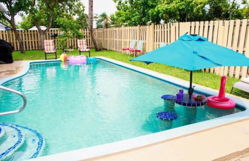 4-bedroom pool house in peaceful Sunrise with AC, WiFi, King bed - Foto 19