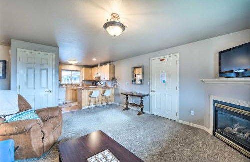 Apartment with Gas Fireplace about half Mi to Beach! - Foto 6