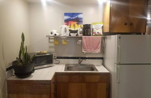 Central 2 bedroom unit with 3 beds and 3 large TVs - Photo 20