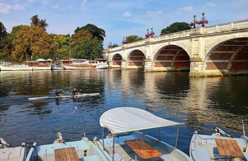 Sunny Riverside Victorian Flat - Foto 14