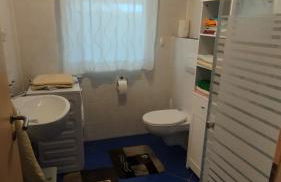 Gästehaus mit 3 separaten Schlafbereichen, Terrasse und Carport - Foto 8