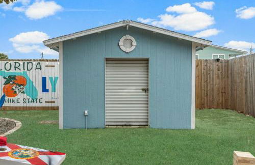 March Sale! Walk to Beach - Large Private Yard - Fire Pit - Dog Friendly - Foto 30