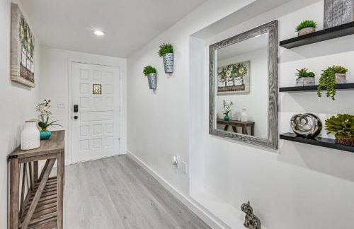 Sunset Views and Hot Tub Lakefront Holiday Retreat! - Foto 23