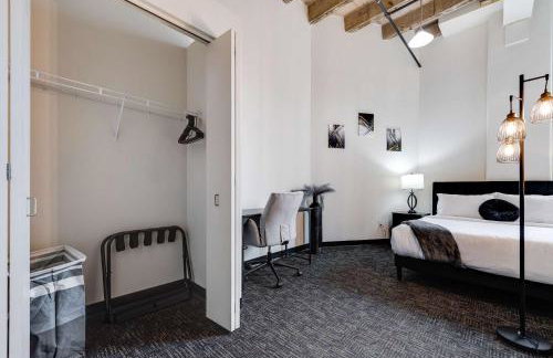 West Loop - City Views With In & Out Parking 6 - Photo 33