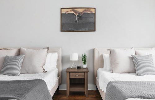 Modern Luxury with Rooftop Deck, 3 mi to Downtown - Foto 35