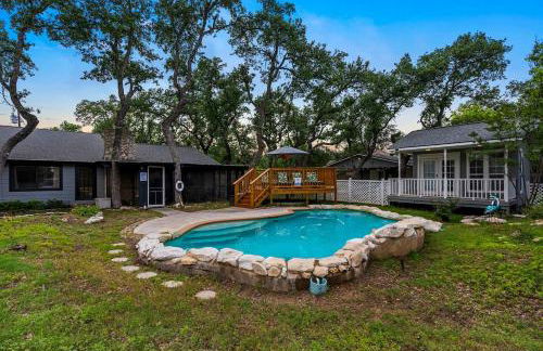 Serene Family Retreat King Beds Pool Hot Tub and Games - Photo 2