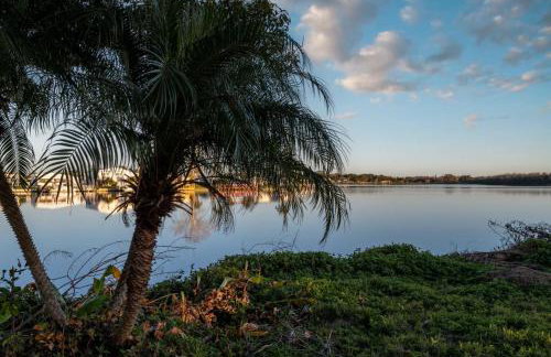 Home With Heated Pool Near Beaches - Foto 40