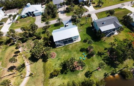 Tranquil Lakeview Home w Porch Bokeelia Retreat - Foto 10