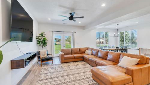 Dream Bear Lake Getaway w/ Hot Tub & Yard - Foto 2