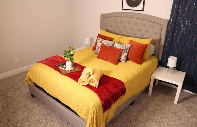 Spacious Home w Putting Green -for Extended Stays - Photo 36