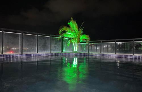 No Atalaia, Fort Poseidon rua do Atalho a 700 metros da praia do Atalaia, apartamento novo decorado, varanda, sala de estar e jantar, 02 suítes, 03 banheiros, lavanderia, cozinha, piscina, churrasqueira, salão de jogos, vista parcial das dunas e mar - Photo 64