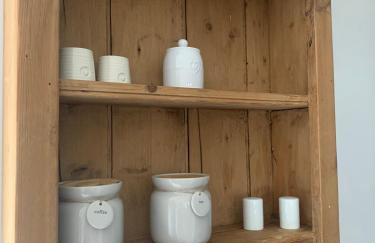 Tipsy Cottage Charming 2 bedroom home. - Photo 4