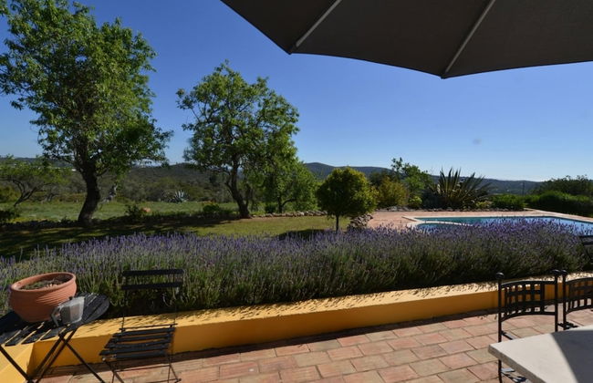 Elegant Loule Mansion With Pool - Photo 16