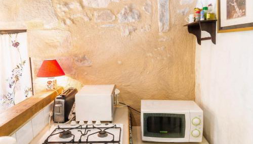 La Couple, Séjour à deux au Château d'Autoire, studio de charme, tonnelle, vue vallée et village - Photo 5, stove, toaster