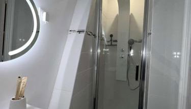 Le Cocon Versaillais, à 5 minutes du Château de Versailles - Photo 2, Shower