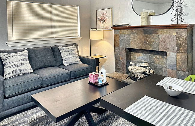 Clean Cozy 1-bedroom Near Plaza District 32C - Photo 17