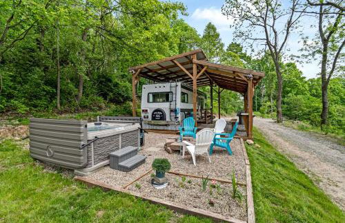 Gorgeous Caravan Glamping Escape for Four in Dover, Ohio - Foto 8