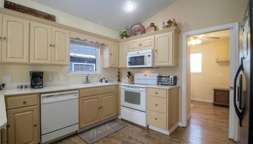 See Dolphins From Your Private Deck with This Beautiful Property! - Foto 4