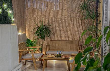 Central Studio - Bright & Modern - Private Terrace - AirCon - Near Train & Beach - Foto 8