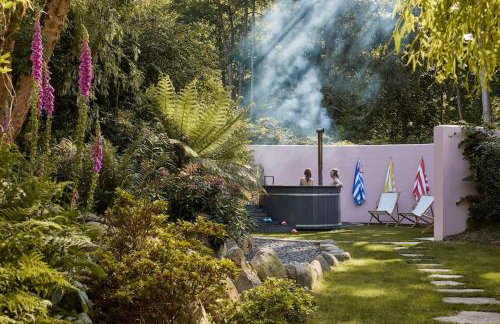 Ty Pandy Eclectic Luxury Family cottage Sleeps 8 adults and 2 children - Photo 34