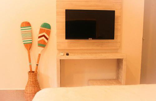 Casa d'Aroeira Residencial Boutique - Centro de Juqueí - Perto de Tudo - 2 quadras do Mar - Serviço de Praia - Roupa de Cama 600 fios algodão Egípcio - Tudo Novo - Estacionamento Interno - Cozinha - Consulte unidades com Ofurô Hidro e Cromoterapia - Foto 69