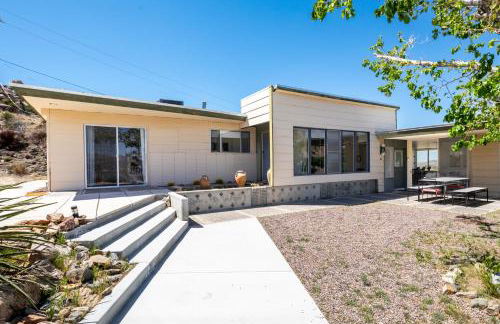 Casa Rocosa I Midcentury Home on 5 Private Acres Near Park - Foto 53