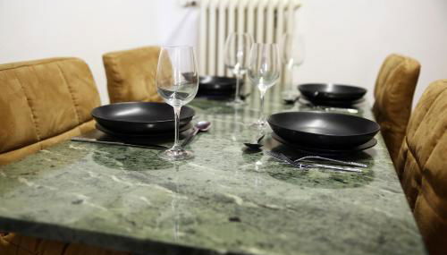 BAT Home Solutions Trier-Euren - alles was ein Hotel nicht bietet - 35 qm Ferienwohnung, Heimkino, Wallbox, Küche für 4 Personen - Foto 4