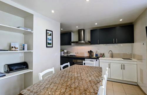 Maison de Bourg Rénovée avec Jardin et Salle de Jeux à Levroux - FR-1-591-204 - Foto 18