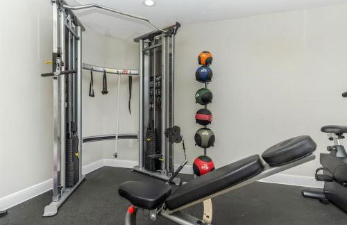 Resort Style 2BR Stay with BBQ, Gym & Sparkling Pool - Foto 15