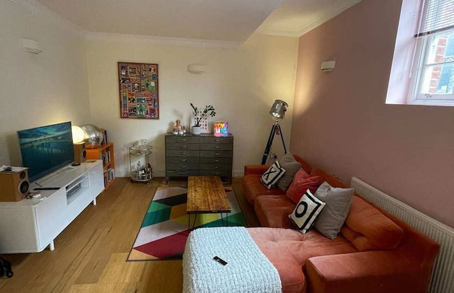 Chic Victorian Flat in Private Estate - Mile End! - Foto 12