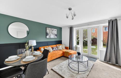 Stylish 3 Bedroom House - Excellent Location - Free Parking, Garden, Fast Wifi, Work Space and Self-Check-In by Yoko Property - Foto 27