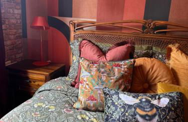 The Funky Hideaway with Hot Tub - Foto 14