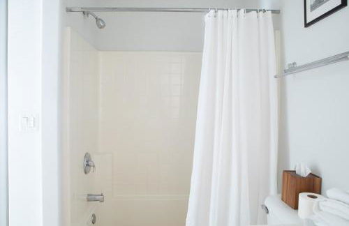 Spacious Third Ward Apt Near Summerfest with Balcony - Foto 15